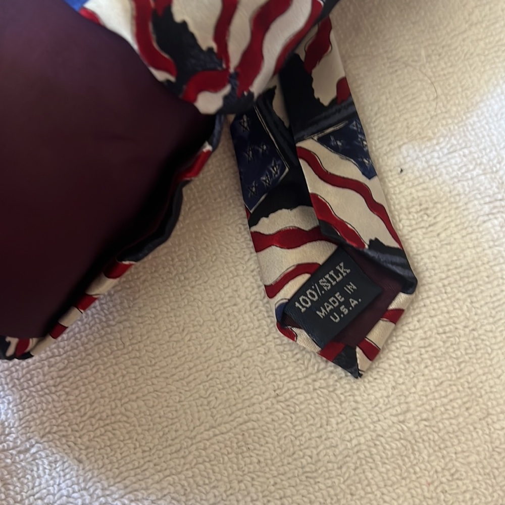 American Flag Tie - Picture 3 of 5